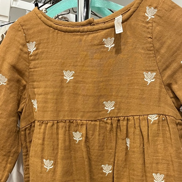 Rylee & Cru 18-24mo dress, camel color with cute white flowers, button down back - Picture 2 of 6